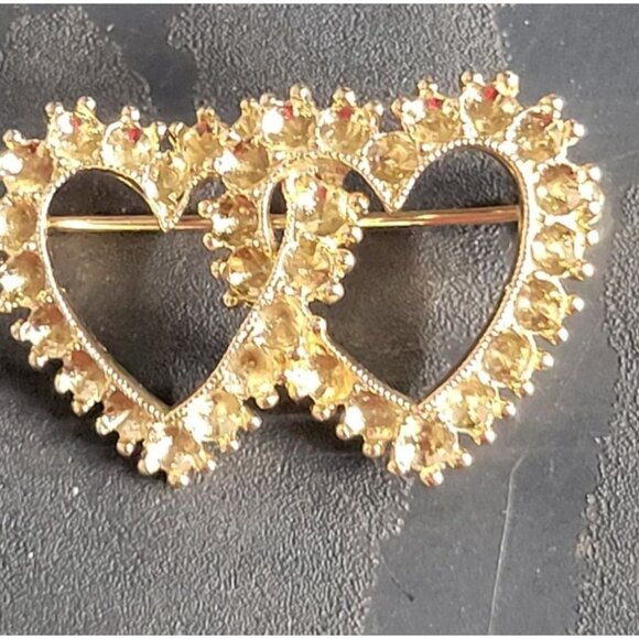 Small Vintage Double Heart Goldtone Brooch - Picture 5 of 5